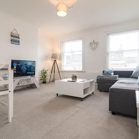 Light And Airy 1 Bedroom Flat 700M From The Beach Bournemouth Esterno foto
