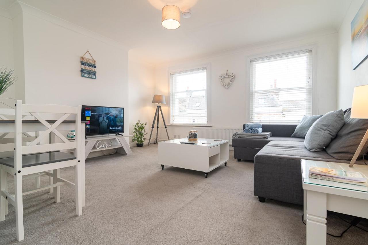 Light And Airy 1 Bedroom Flat 700M From The Beach Bournemouth Esterno foto
